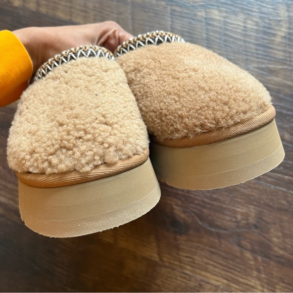 NWOT Ugg Taz Tasman Maxi curly shearling slip on clogs mules platform shoes 6 - Picture 3 of 7
